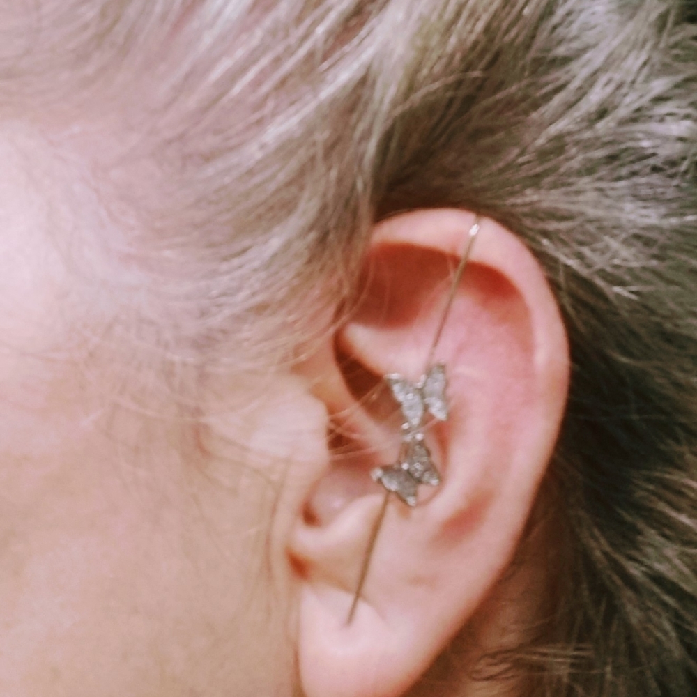 Earring/ear cuff.        E6 - Picture 2 of 2